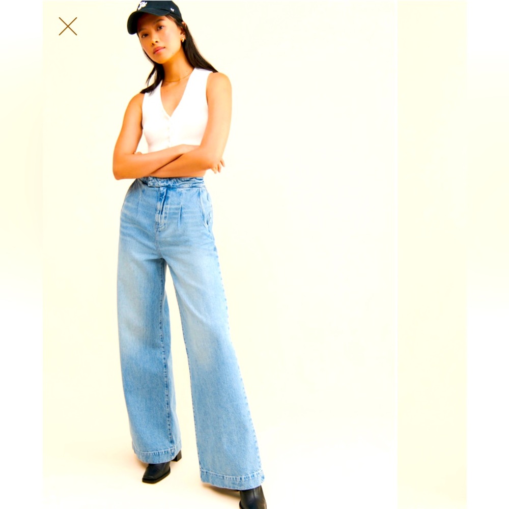 Triarchy ultra high rise pleated wide leg Jean trouser size 24